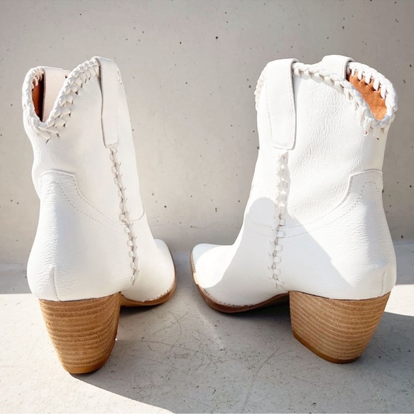 NEW Western Cowboy Whipstitched Ankle Boots
Pointy Toe Block Heel Distress White - Picture 9 of 16